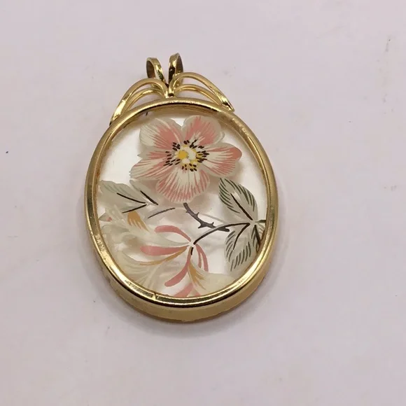 ✅ 2/$10 ✅ Vintage Floral Picture Country Gold Tone Vintage Pendant for Necklace - Picture 5 of 5
